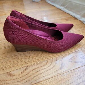 Vivaia Pointed-Toe Wedge Aria Wedge Pro Size 7 Bordeaux